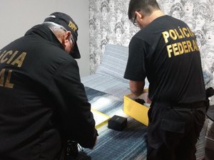 Vídeo: PF cumpre mandado de busca na casa do ex-prefeito de Marechal Deodoro, Cristiano Matheus 