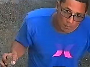 Homem invade residência e é flagrado por câmeras no bairro do Jaraguá, em Maceió