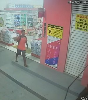 [Vídeo] Câmeras registram homem furtando farmácia no Tabuleiro do Martins