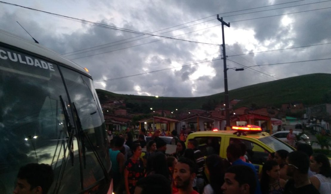 Universitários são assaltados em ônibus na AL - 105 em São Luís do Quitunde
