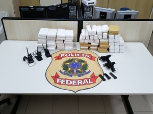 PF prende cinco homens e uma estudante de direito com 76 kg de cocaína