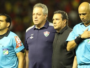Brasileirão: Corinthians líder, Abel homenageado, Sport empata e Santos vence