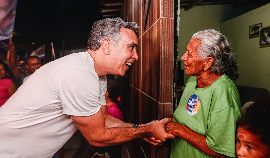 Rafael Brito critica ataques a programas sociais e destaca o impacto deles na economia