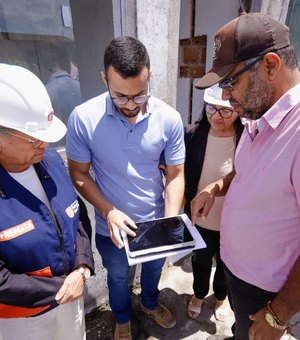Prefeita Tia Júlia realiza visita técnica às obras no Centro de Educação Infantil Francisca Nunes, na Tabacaria