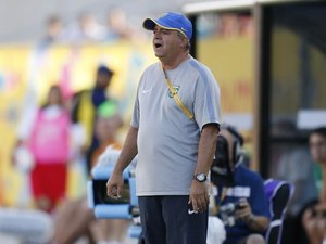 Vadão responde: ?Nos EUA é preciso colete à prova de balas?