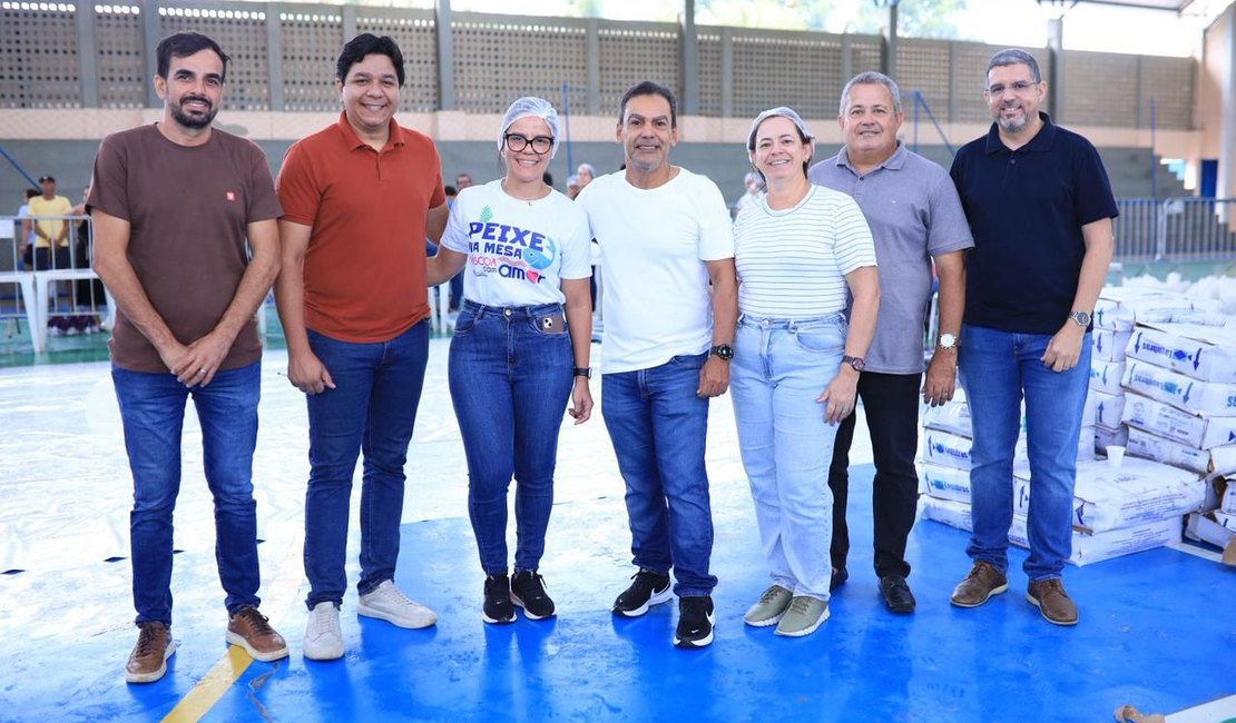 Prefeitura de São Sebastião distribui 30 toneladas de peixe para 12 mil famílias