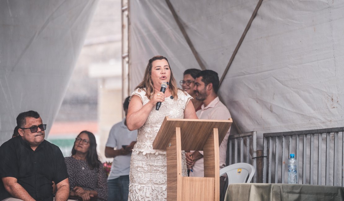 Prefeita de Porto Calvo anuncia lançamento do edital do concurso público