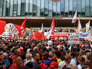 Em várias capitais, manifestantes vão às ruas contra PL da Dosimetria