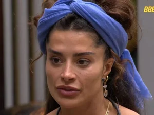﻿BBB 26: o motivo por trás do lenço que Aline Campos usa todos os dias