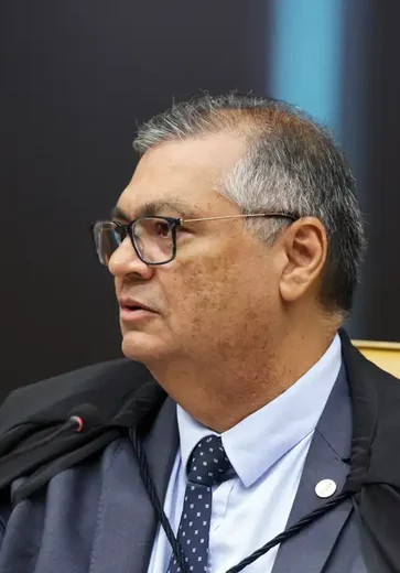 Dino suspende repasses de 'emendas Pix' a nove municípios