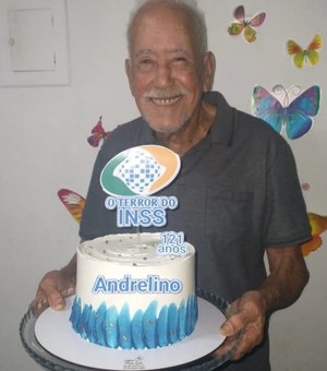 Idoso comemora 121 anos com bolo temático: 'O terror do INSS'