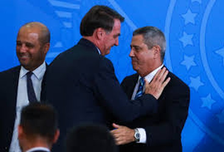 Bolsonaro pode anunciar Braga Neto como vice em visita a AL