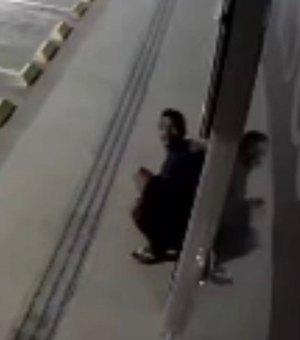 [Vídeo] Câmeras registram furto em galeria no bairro da Jatiúca, em Maceió