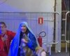 [Vídeo] Cadela rouba a cena ao invadir Paixão de Cristo para defender Jesus