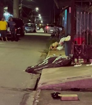 Após briga com cunhado, jovem é assassinado a facadas no Antares, em Maceió
