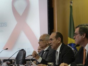 Taxa de detecção de aids cai 5,5% em um ano, diz ministro