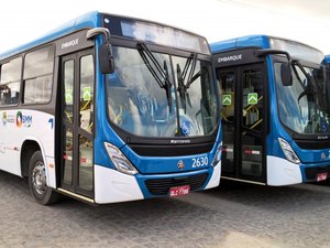 Ônibus circulam com programação especial nesta segunda-feira (26)