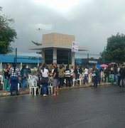 [Vídeo] Servidores da educação acampam em frente à Prefeitura de Arapiraca