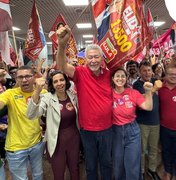 Paulão é recepcionado por apoiadores no Aeroporto de Maceió após vitória no TSE