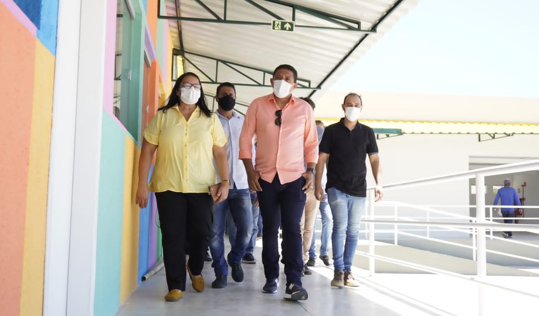 Prefeito faz vistoria na nova Creche em Canafistula e anuncia inauguração