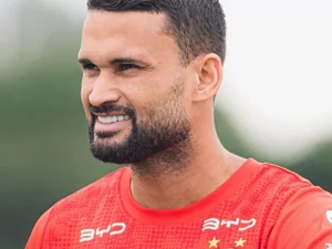 Investigado por xenofobia, Willian José pede desculpas por post ofensivo