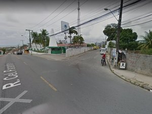 Adolescente é baleado durante arrastão no Jacintinho