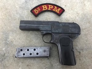 Homem é preso com arma de fogo e animais silvestres em Maceió