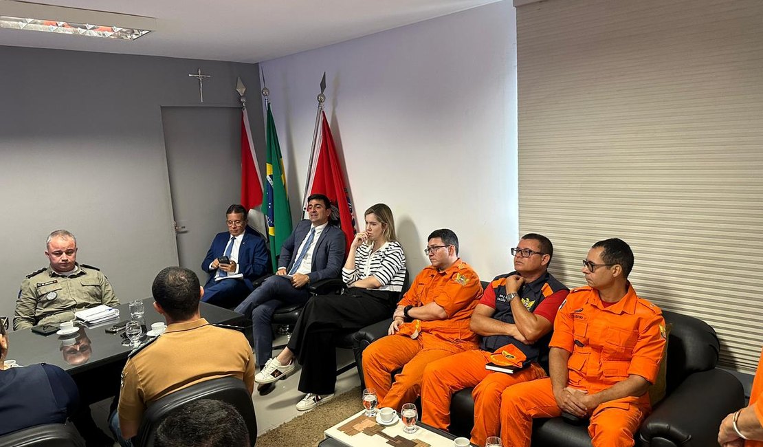Cibele Moura participa de reunião no MP e incentiva denúncias contra fogos com estampido