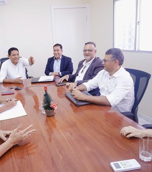 Júlio Cezar se reúne com equipe de transição de governo da Prefeitura de Palmeira dos Índios