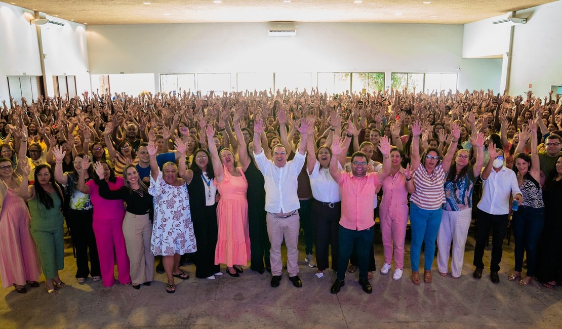 Luciano Barbosa em seminário sobre inclusão escolar: 'Só é possível mudar o mundo pela Educação'