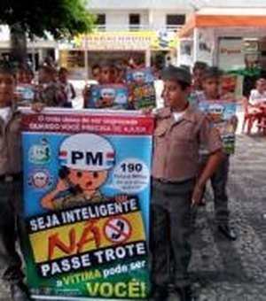 Pelotão Mirim realiza campanha educativa contra trotes