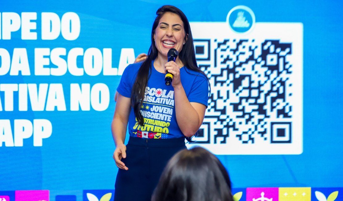 Gabi Gonçalves promove aulão gratuito de redação para o Enem na ALE