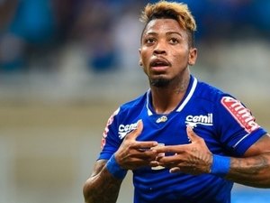 Contratado por R$ 1,2 milhão, queridinho de Luxa 'some' do Cruzeiro de Mano
