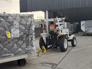 Covid-19: publicada lei que autoriza doação de vacinas a outros países