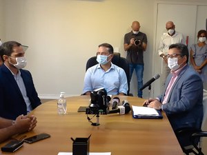 Após redução de vacinas enviadas, Ayres fala em falta de planejamento do Ministério