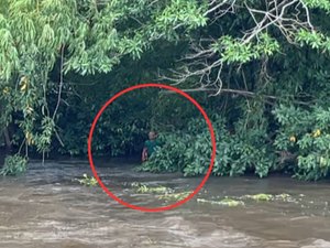 Idoso de 71 anos fica ilhado em Rio Paraíba após ser arrastado pela correnteza