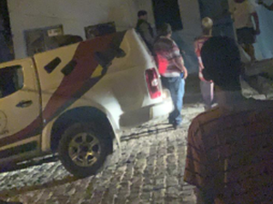 Após discussão, homem é atingido com golpes de garrafa de vidro e morre