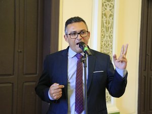 Suplente Cesar Lira toma posse como vereador por Maceió