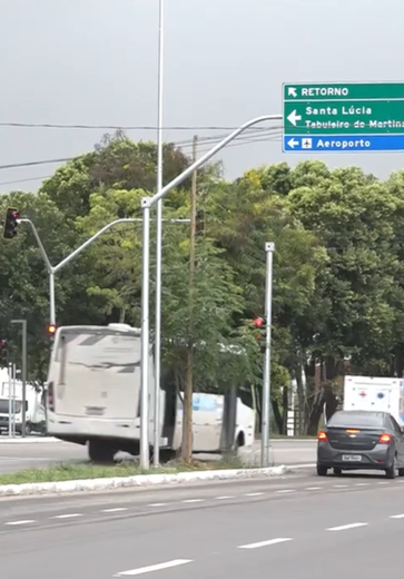 [Vídeo] Alteração em retorno na Av. Durval de Góes Monteiro melhora fluxo de veículos, diz DMTT