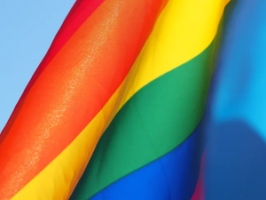 Parada LGBTQIAPN+ volta a ocorrer na orla da Ponta Verde após justiça derrubar decisão