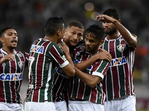 Flu perde pênalti no fim, só empata com Atlético-PR e se complica pelo G6