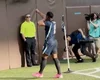 Deu a vida: fotógrafo cai em gol de Endrick e tombo viraliza nas redes