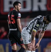 Atlético-MG sai na frente, mas perde de virada para o Atlético-GO e vê sequência invicta terminar