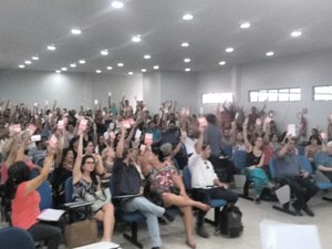 Professores da Ufal realizam assembleia e entram em greve por tempo indeterminado