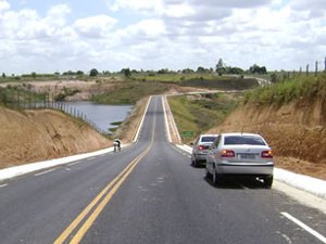 Ladrões invadem residência na zona rural e fazem arrastão