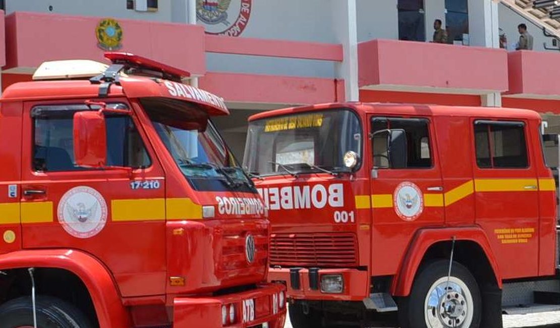 Em Maceió,população combate principio de incêndio em residência 