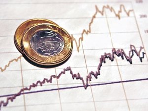 Economia encolhe 3,6% em 2016 e país tem recessão mais longa já registrada