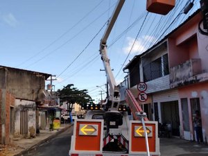 Ilumina instala LED em corredores de transporte de vários bairros da capital