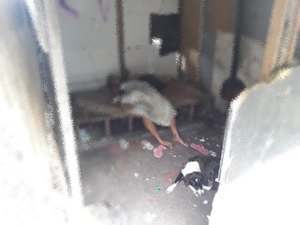 Corpo de mulher é encontrado dentro de barraco