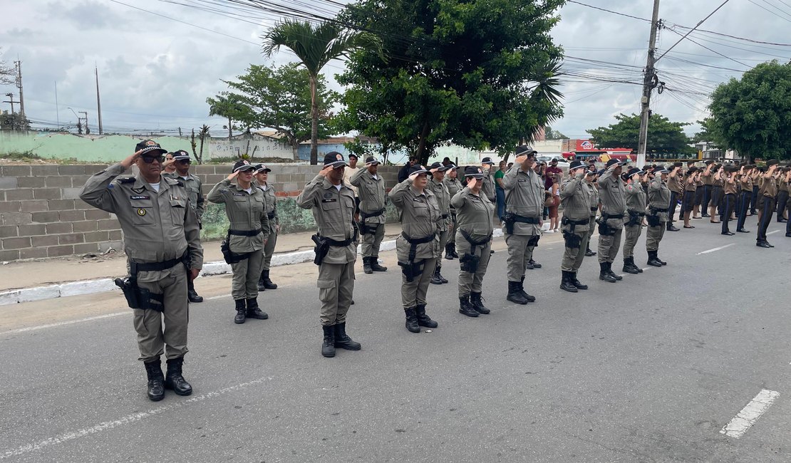 Policiais militares do 3º BPM desfilam em Arapiraca celebrando a Independência